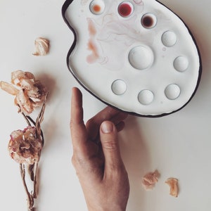 Ceramic paint palette for watercolor, oil, acrylic, gouache color mixing. Handmade. Aesthetic gifts for artists. CLASSIC No. 4