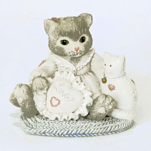 Cat Figurine Gray Kitten Calico Kittens™ &quot;I&#39;m Sew Glad You&#39;re Mine&quot; Gray Cat Heart Pillow Collectible Cat Figurine ©1993 Enesco Knick Knack