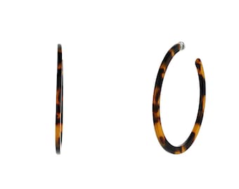 May include: A pair of brown and black tortoise shell hoop earrings.