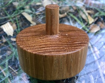 oak spinning top handmade, dexterity challenge, bushcraft, folk art