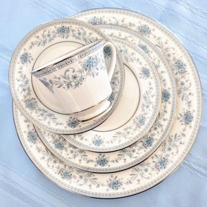 Noritake China Set Plates Blue Hill 2482 Plates and Teacup 1 Place Setting Fine China 5-Piece Set for Wedding Parents