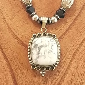 Howlite Silver Pendant Leather Necklace