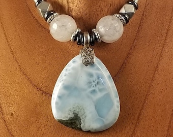 Larimar Tijdens lederen ketting