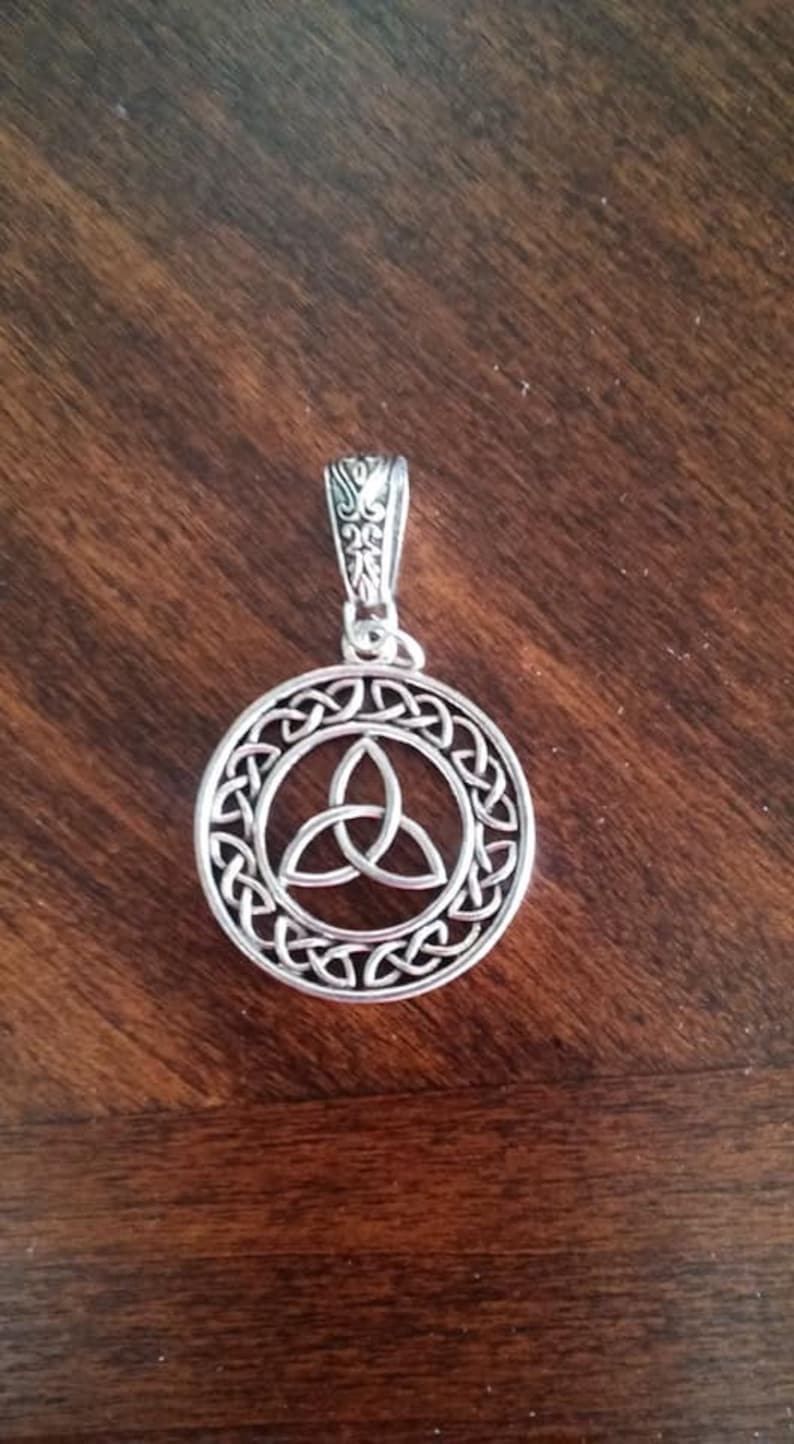 CELTIC TRIANGLE NECKLACE Good Luck & Protection Pendant Etsy.de
