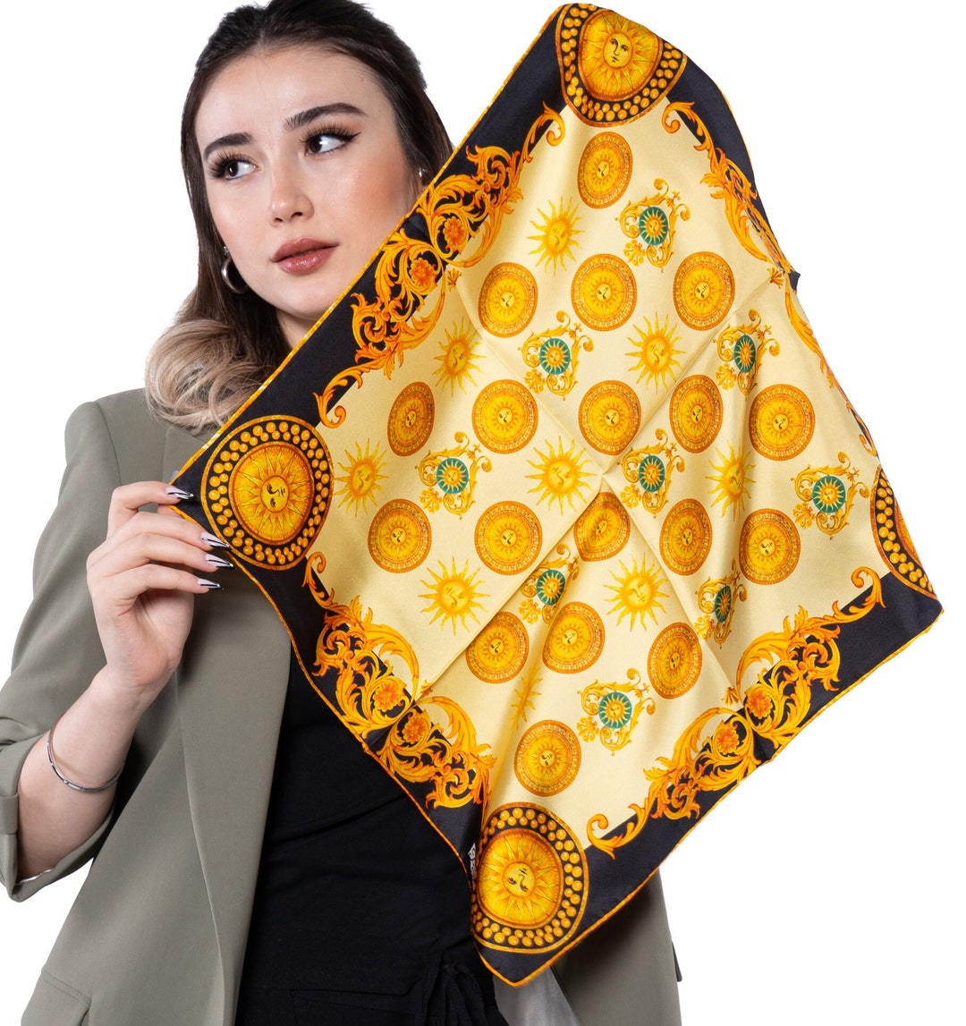 【日本入手困難】Printed silk twill scarf, 55 X 55 cm 0400020911000_BLACKMULTI?wid=