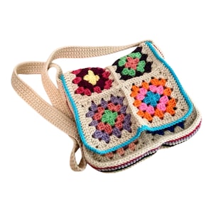 Granny Square Messenger Bag: Retro Crocheted Crossbody Purse