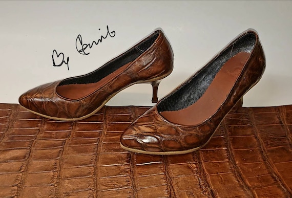 ladies alligator pumps