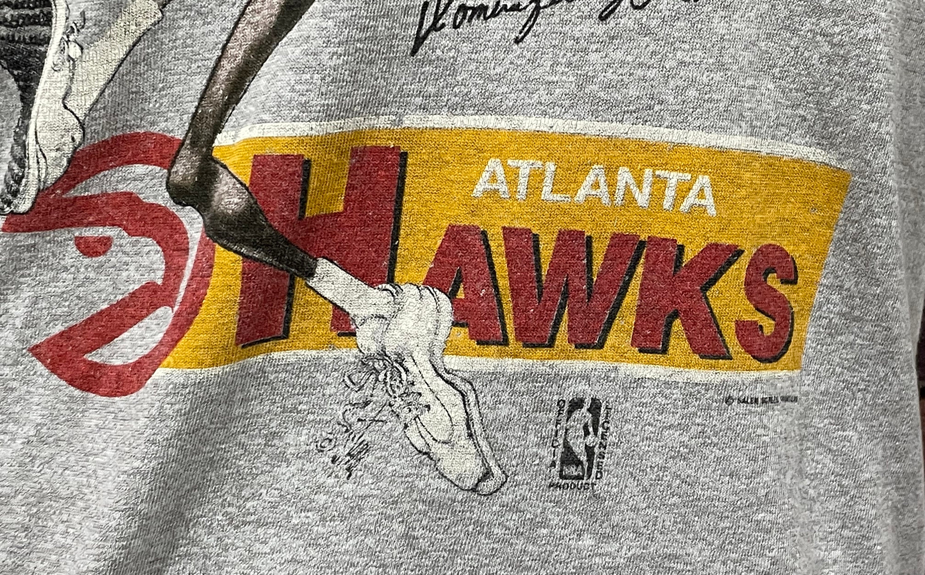CustomCat Atlanta Hawks 1970's Vintage NBA T-Shirt White / XL