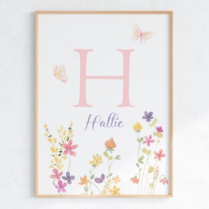 Inicial de niña personalizada e impresión de nombre, flores silvestres y mariposas acuarela, arte de pared de vivero de niña bebé, cartel de carta floral digital
