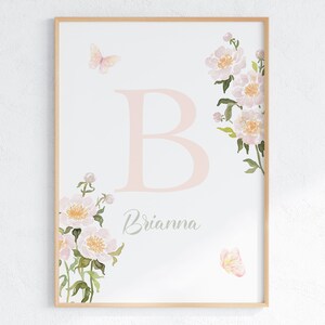 Personalisiertes Baby-Poster-Geschenk Benutzerdefinierte Blumen-Buchstabe und Name Kinderzimmer-Zeichen mit Schmetterlings-Druck Blumenanfangs-Wand-Kunst-Digital-Download