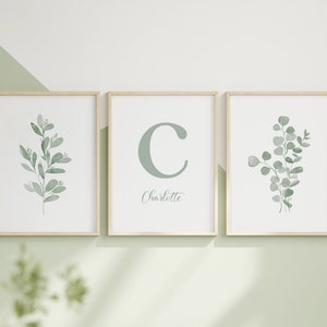 Sage Green Nursery Wall Art Set de 3 personalizados bebé inicial y nombre impresiones minimalista vivero decoración eucalipto acuarela descarga digital