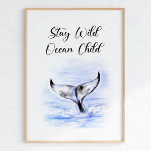 Stay Wild Ocean Child Poster, Arte de cola de ballena, Impresión náutica para habitación para niños, Decoración de guardería con tema oceánico, Descarga instantánea