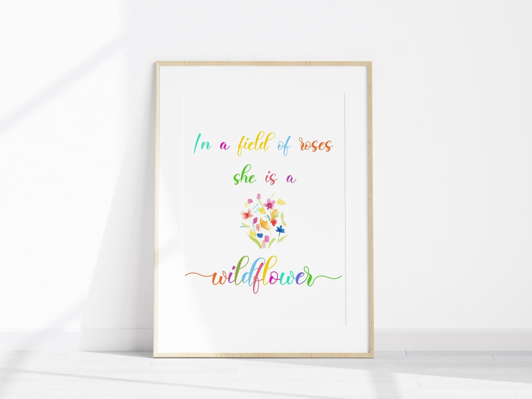 Buntes Spruch Poster für Mädchenzimmer, in einem Feld der Rosen sie ist