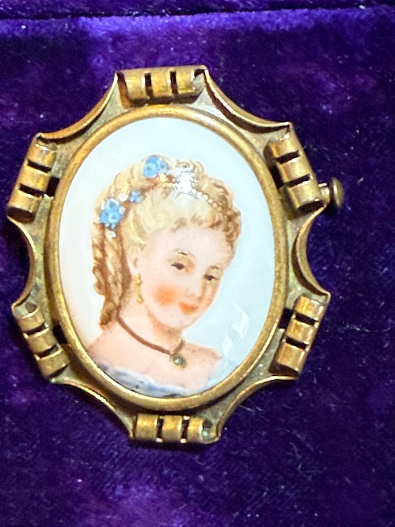 Vibtage original Limoges Porcelin Pin