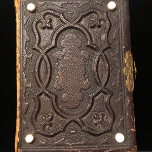 Original Leather CDV Album from 1880s in Excellent Condition with  30 photos