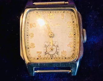 Vintage 1976 Bulova Quartz Digital Gold Tone Watch 35mm Works (Light Not Workng) Vintage 1976 Bulova Quartz Digital Gold Tone Watch 35mm  main image 3
