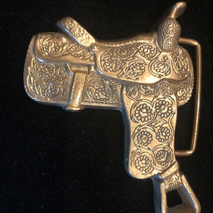 Vintage Original 1979 Baron Solid Brass Horses Saddle Belt Buckle In Good Condition made in Taiwan