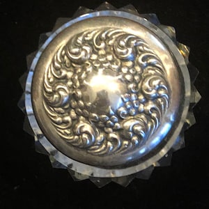 Beautiful Vintage Sterling Silver Repousse Victorian Beveled glass jar in Excellent condition