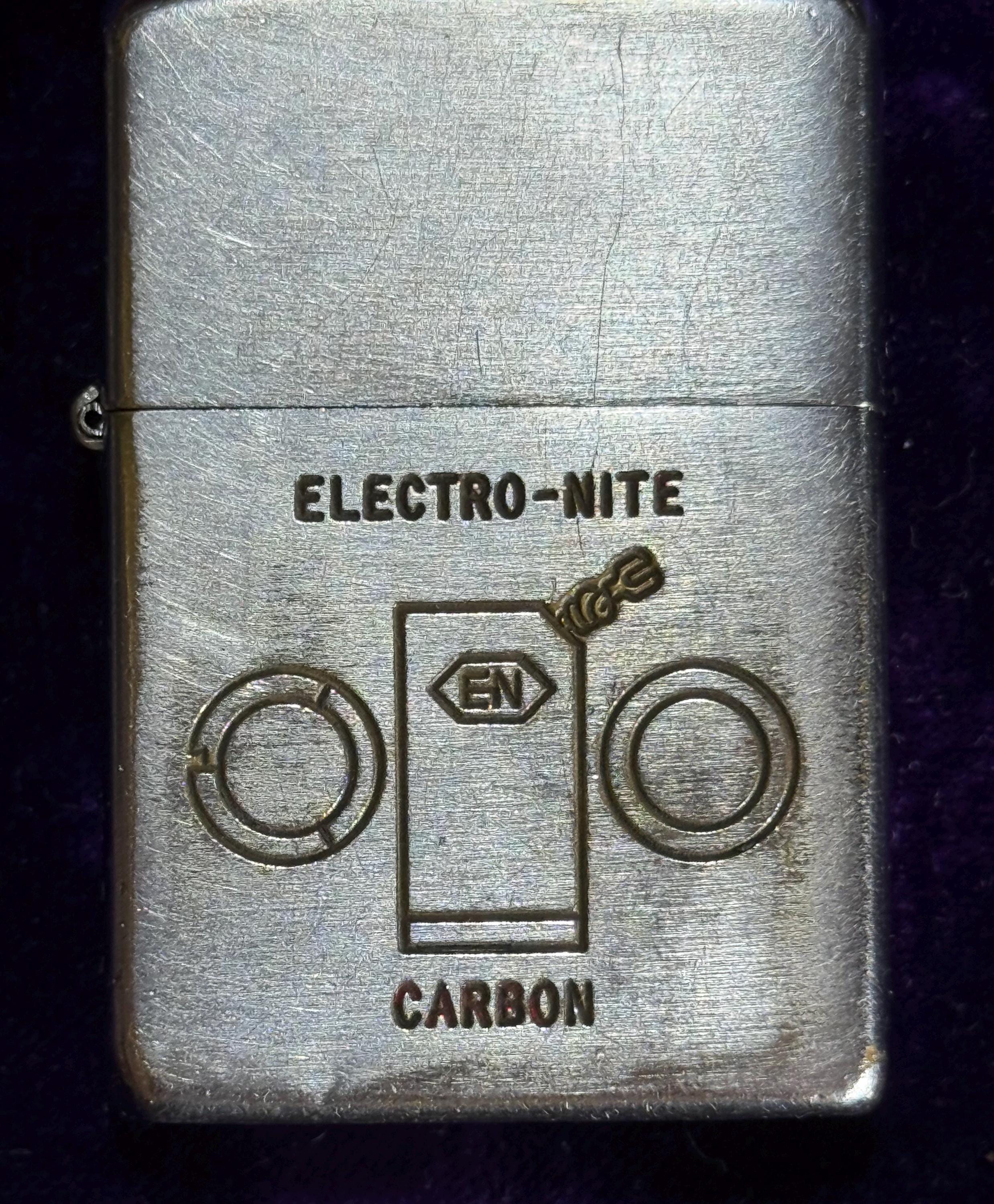 ビンテージZippo(1937~1950年) ZIPPO 1937-1950 VINTAGE POCKET LIGHTER PLAIN DENTED BOTTOM