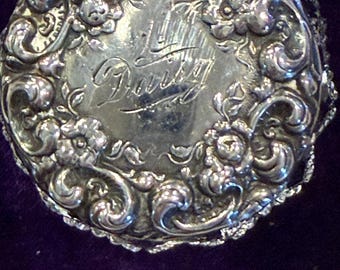 Vintage Sterling silver top powder jar in excellent condition (says Daisy on top)