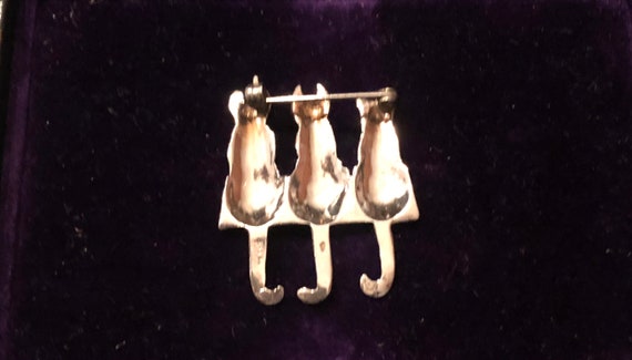 Vintage 3 Cats Sterling Pin in Excellent Condition - image 3