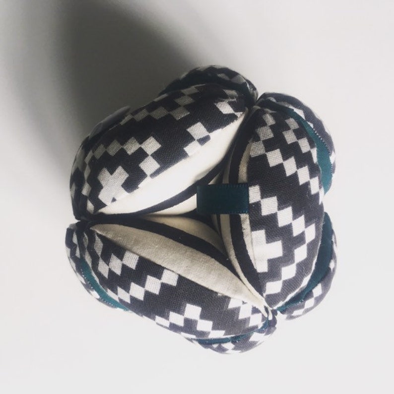 Montessori baby gift Gripping ball sensory toy