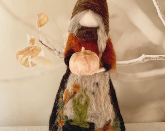 Folk Vintage Halloween witch with cauldron and pumpkins wool figurine, fall  Waldorf decor,cottagecore decor,primitive rustic decor