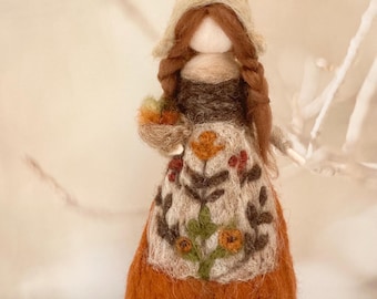 Needle felt lady harvest figurine, fall nature table Waldorf, autumn fall decor, Halloween, thanksgiving, folk, farmhouse, cottagecore decor
