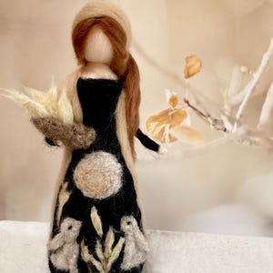 Ernte Mond Figur mit Mond Blick Hase, Tagundnachtgleiche Kaminsims Dekoration, Ernte Herbst Dekoration, Waldorf Dekoration, Herbst Dekoration