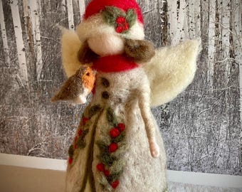 ニードルフェルトのヒイラギ天使のツリートップとロビン、ウォルドルフ風、クリスマスツリートップ、鳥、オーナメント、クリスマスデコレーション、森