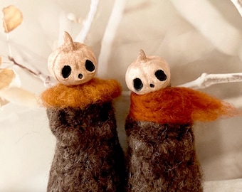 Primitive Vintage pumpkin children wool and clay figurines,farmhouse Halloween decor,retro decoration, vintage pumpkin, folk art, fall decor