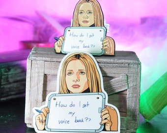 Vuelve la voz de Slayer, pin y pegatina de Hush Buffy