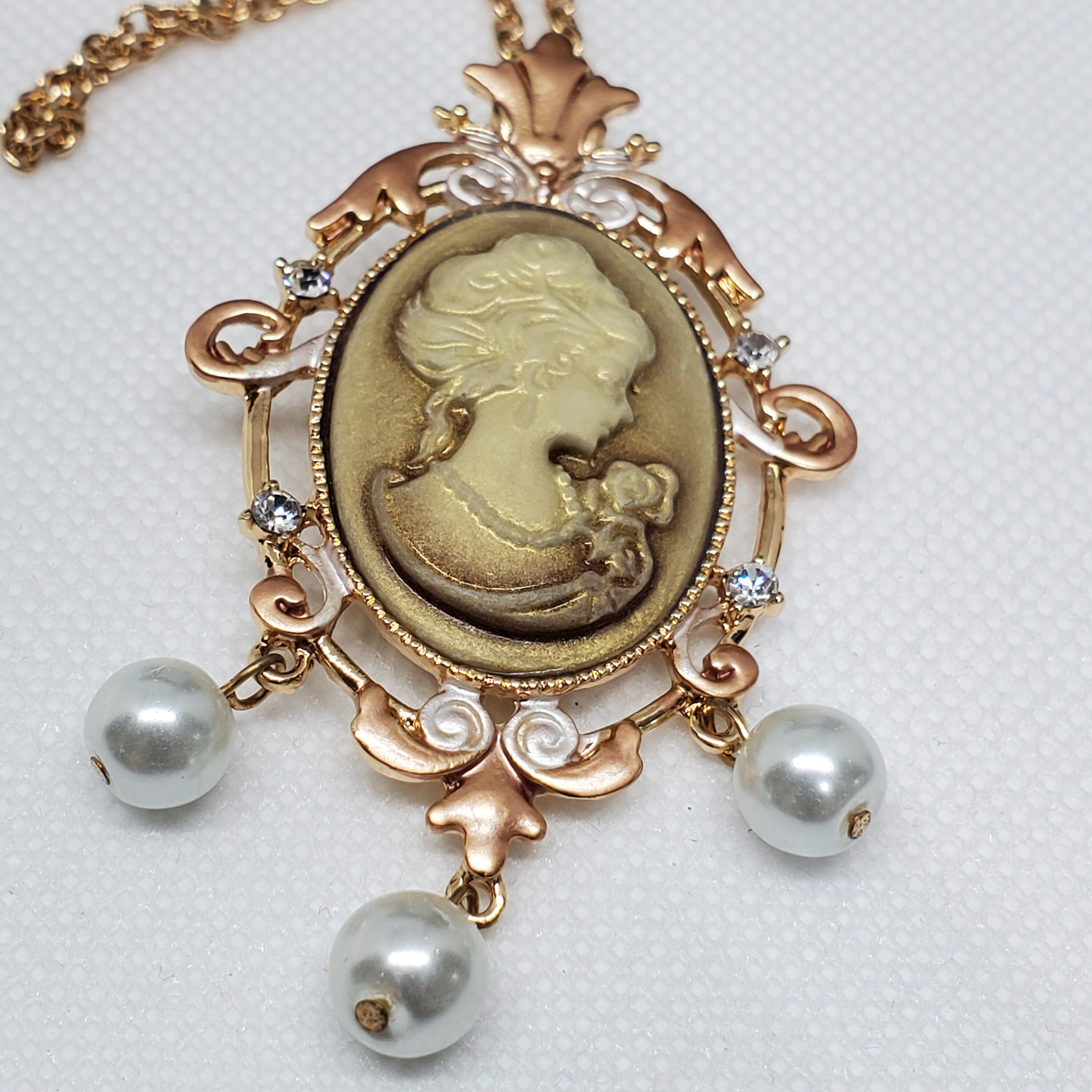 Beautifully Crafted Cameo Pearl Necklace Etsy