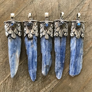 Raw rough kyanite pendant set with labradorite and amethyst, handcrafted, Nepalese, Tibetan repousse silver, 76X19 mm