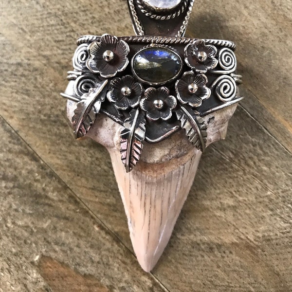 Shark tooth pendant set with labradorite, handcrafted, Nepalese, Tibetan repousse silver, 72X43 mm