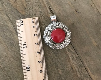 Pendentif En Argent Tibétain Serti D'une Pierre Rouge - Neuf Avec Cordon Cuir