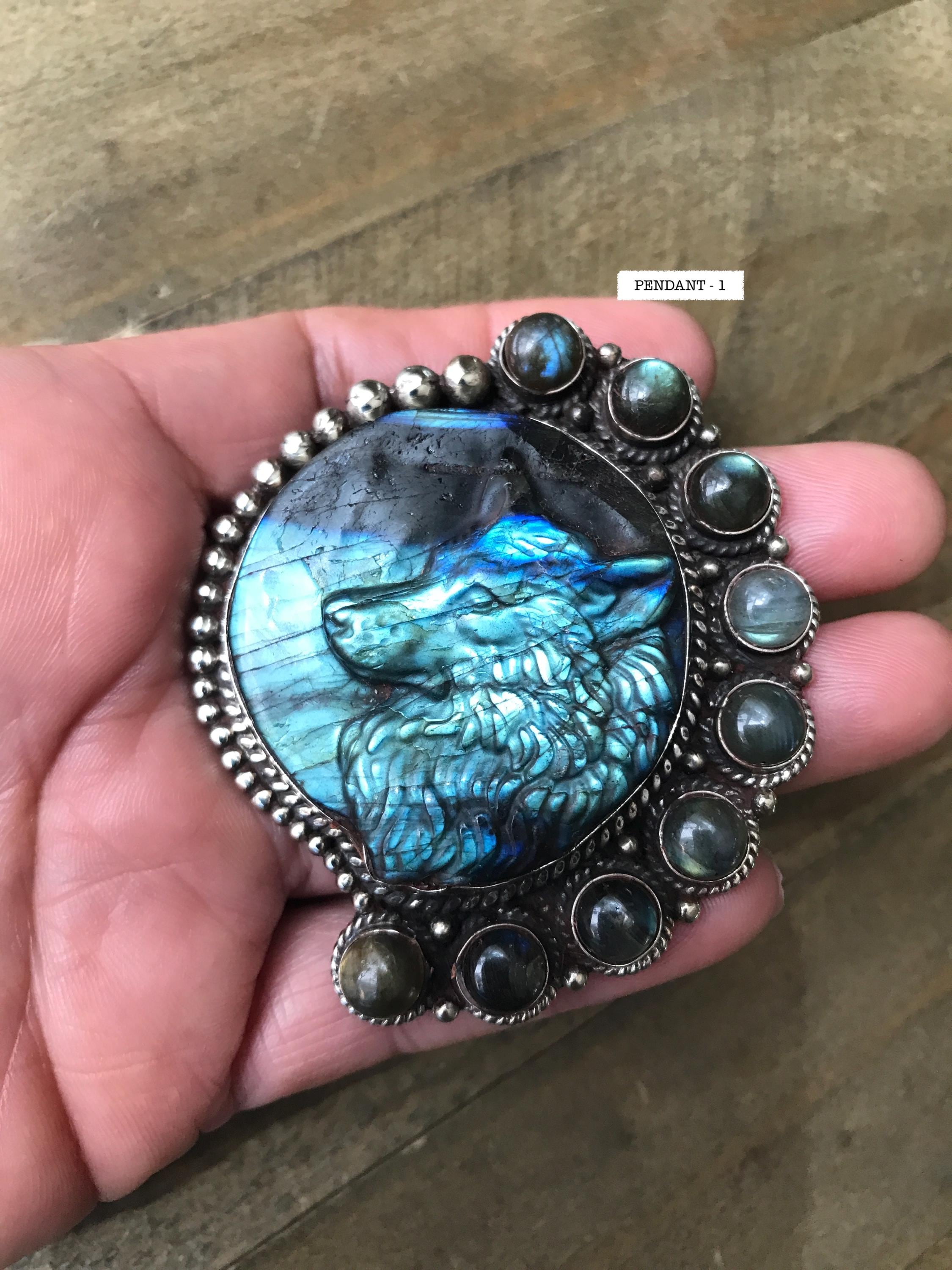 ラブラドライト彫刻オオカミペンダント、手作り、ネパール、チベット産