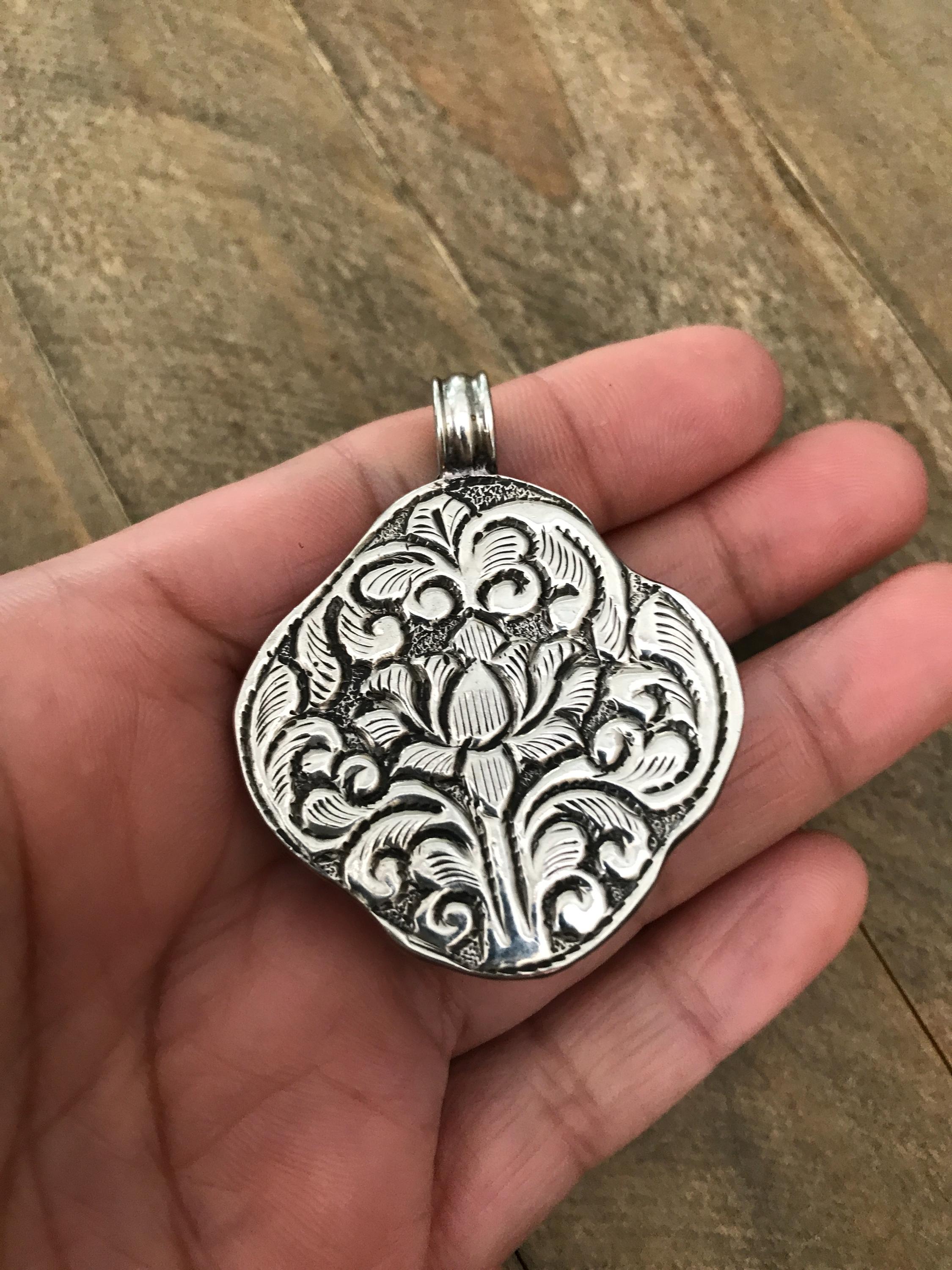 Pendentif Croix Boho Fait Main En Lapis-lazuli Et Onyx - Pièce Unique Et Artisanale