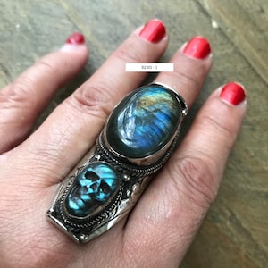 Anello con teschio di labradorite, fatto a mano, nepalese, argento