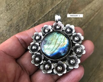 Labradorite pendant, Handcrafted, Nepalese, Tibetan repousse silver, 57X45 mm