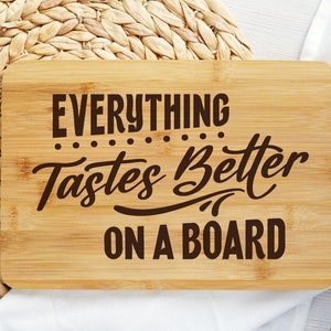 Lustiges Charcuterie Board SVG, Küche Spruch, Schneidebrett geschnitten Datei, Käsebrett svg, Serviertablett svg, Brotbrett svg, lustiges Tablett svg