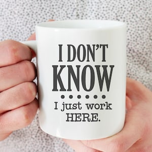 Eu não sei, eu só trabalho aqui Caneca de café Svg Citações sarcásticas Svg, Provérbios de café Svg, Canecas de café Svg, Arquivos de caneca Svg, Humor de escritório Svg