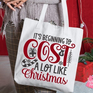 Lustige Urlaub Tshirt SVG, Weihnachts-Shopping-Svg, Winter-Becher Spruch svg, Weihnachtsgeschenke svg, es fängt an, viel wie Weihnachten zu kosten