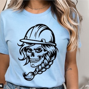 SVG de caveira feminina com capacete, PNG de caveira de operária da construção civil, SVG de mulher com camisa azul, SVG de esqueleto feminino, SVG de caveira de profissional da construção civil