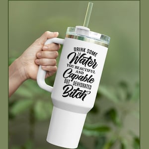Svg bouteille d'eau, dictons drôles de gobelet, buvez de l'eau chienne déshydratée, Svg grossier, Svg de gym, Svg d'entraînement, Svg de gobelet d'eau, Svg adulte