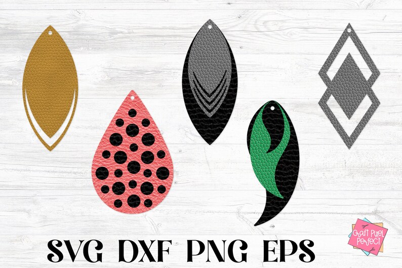 Pu&ograve; includere: Cinque diversi modelli di orecchini per l'artigianato. Gli orecchini sono in pelle e presentano vari motivi, tra cui pois, forme geometriche e un design a foglia. Gli orecchini sono in tonalit&agrave; oro, rosa, verde e grigio.