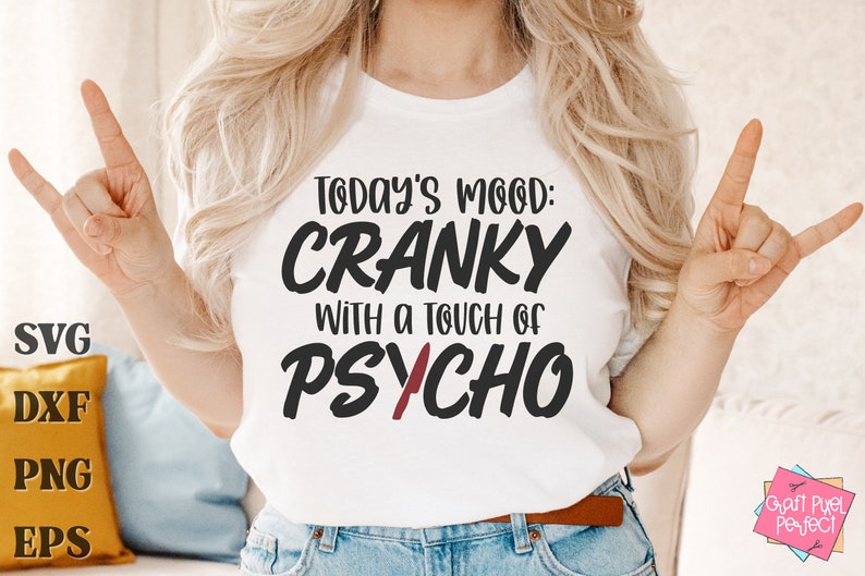 Puede incluir: Una camiseta blanca con texto negro que dice "Today's Mood: Cranky with a touch of Psycho".