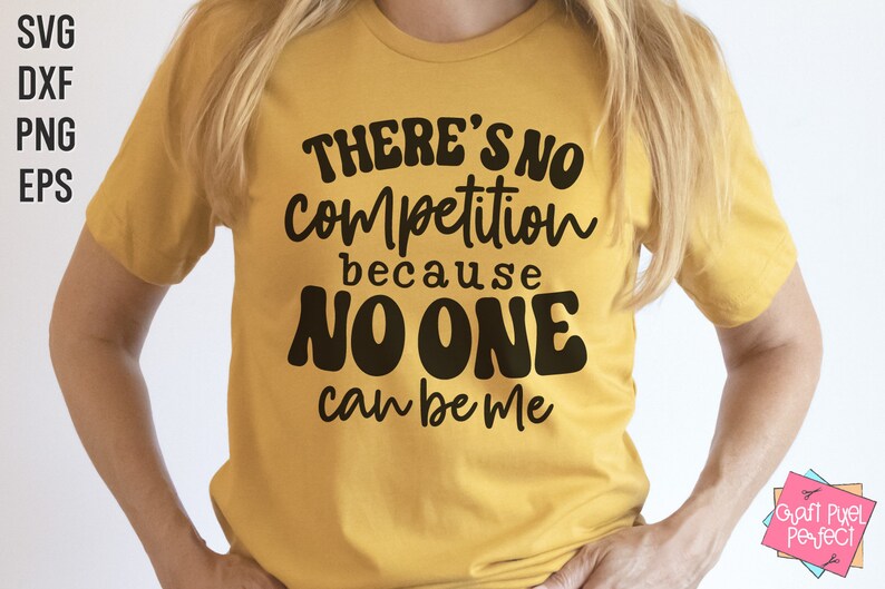 Puede incluir: Una camiseta amarilla con el texto "THERE'S NO competition because NO ONE can be me" en letras negras.