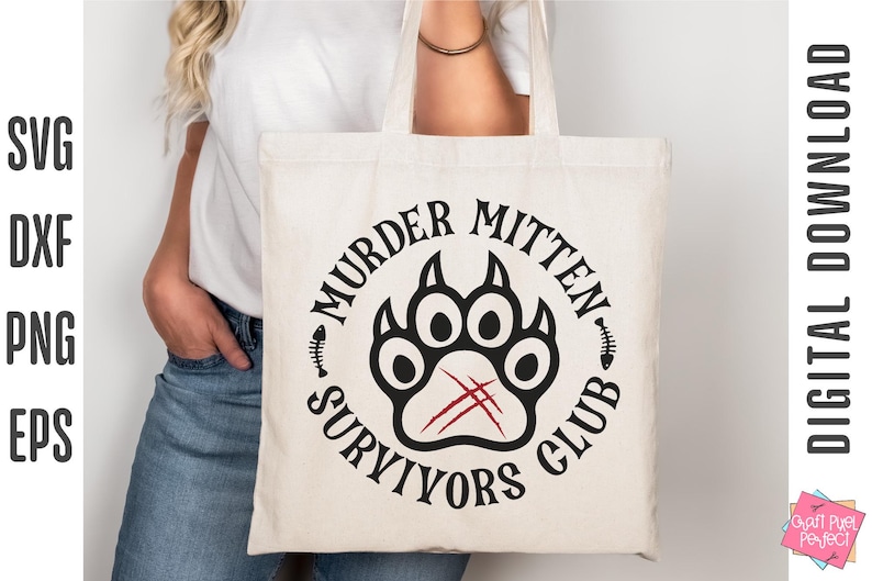 Pu&ograve; includere: Una borsa di tela bianca con un design circolare nero che dice "Murder Mitten Survivors Club" con un'impronta di zampa nera con graffi rossi all'interno del cerchio.