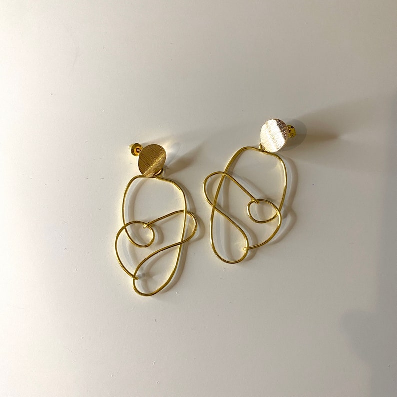 Abstract Gold Earrings, Gold Dangle Earrings, Minimalist Wire Earrings, Continuous Line Earrings, Unique Earrings, Black Owned Jewellery, 01 Disc